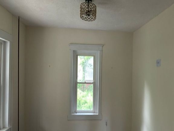 4th image of 647 Convent Rd