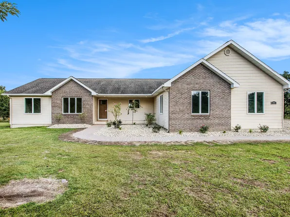 1409 Gilletts Lake Rd, Jackson, MI 49201