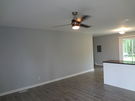 4th image of 1416 N Russell Ave