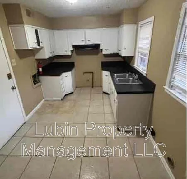 2037 Durham Ave — Photo 3
