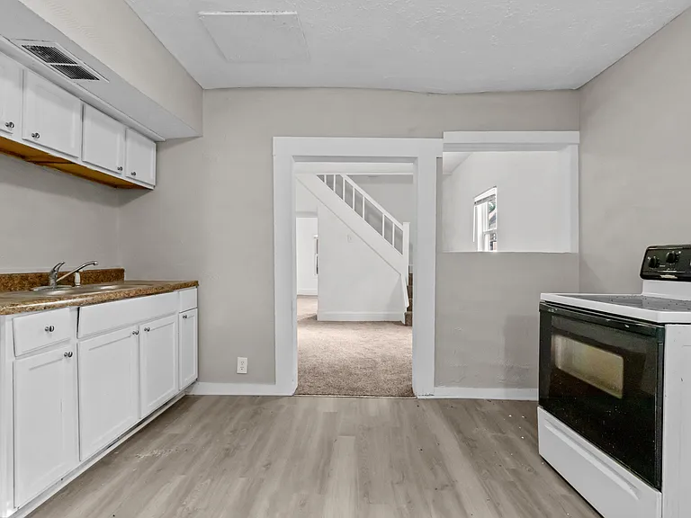 1152 Eugene St #1150 — Photo 13