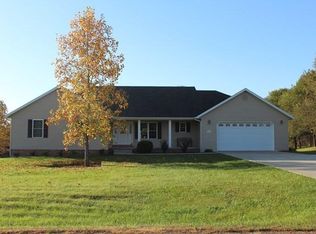 3120 Arrowhead Dr, New Bloomfield, MO 65063
