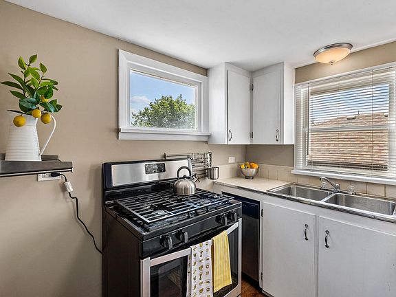 2nd image of 1457 Eaton St #2