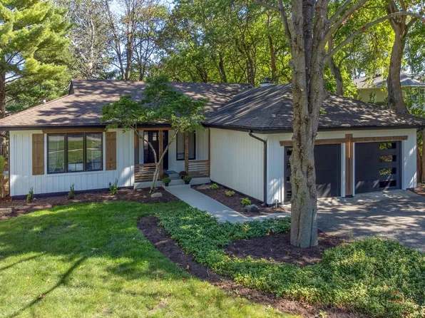 1007 Crest St, Wheaton, IL 60189