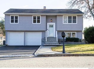 58 Hauppauge Rd, Hauppauge, NY 11788