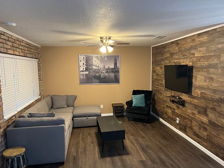 455 Moser Ave #4 — Photo 4