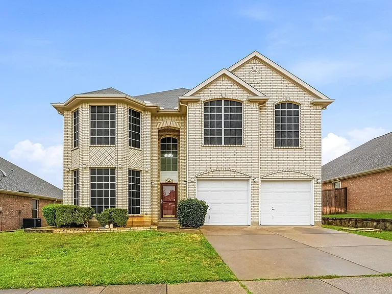 2216 Oak Park Dr — Photo 1
