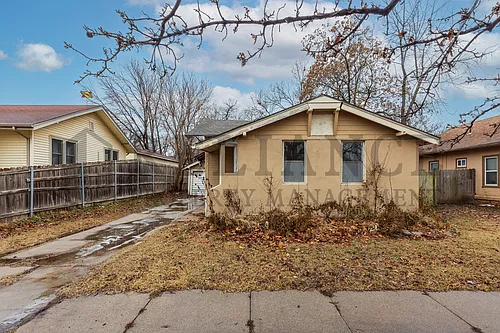 2719 W Douglas Ave Photo 1