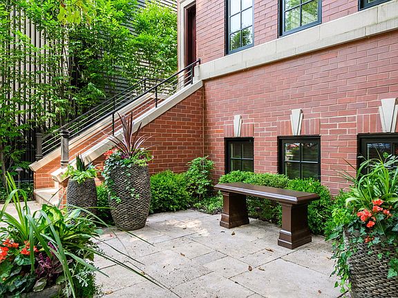 3rd image of 2655 N Magnolia Ave #1