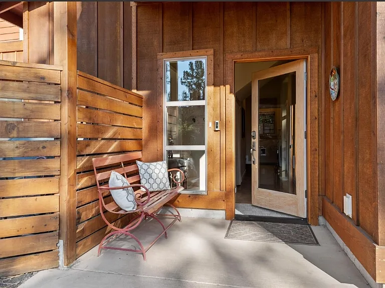 Single entryway to the main house- you're upstairs; there is another unit downstairs. No shared living space.