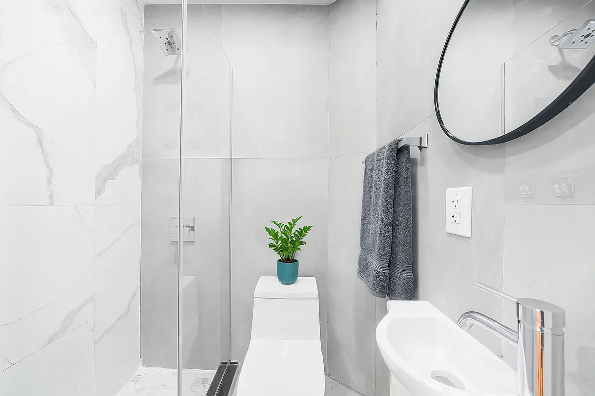 220 Franklin Street — Photo 3