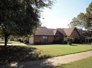 303 Sandalwood Dr, Southaven, MS 38671
