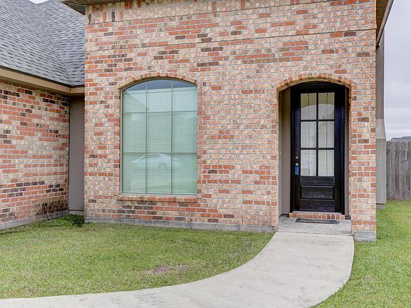 3rd image of 414 Blackwater River Dr