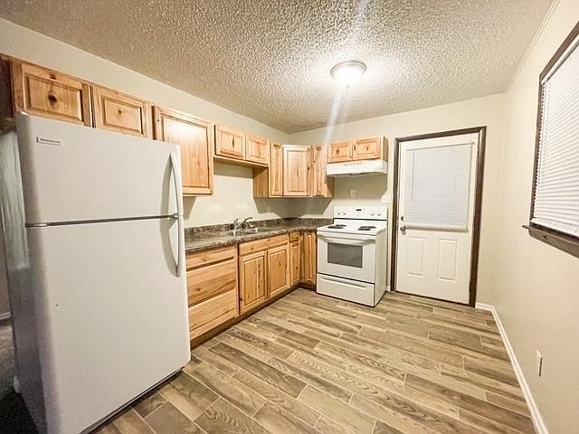 1st image of 100 Parkview Ln #P-8