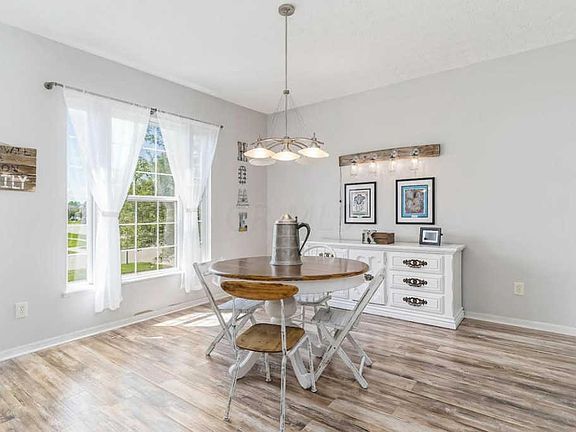 3rd image of 6359 Cheyenne Creek Dr