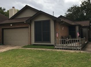 125 Cotton Dr, Lake Jackson, TX 77566