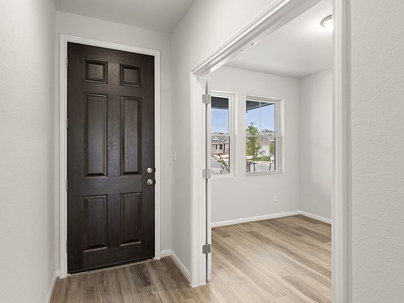 4th image of 105 Ladolia Ln