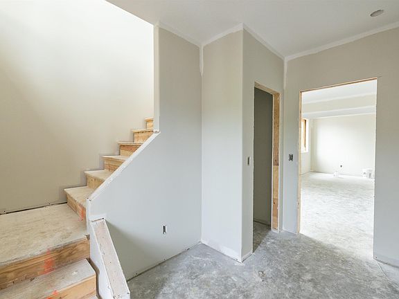 3rd image of 380 N Brennan St