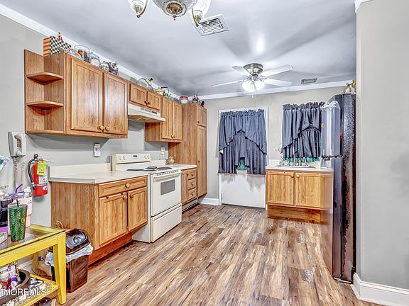 3rd image of 37D Cambridge Court #100