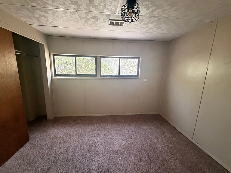 281 N 700 W — Photo 10