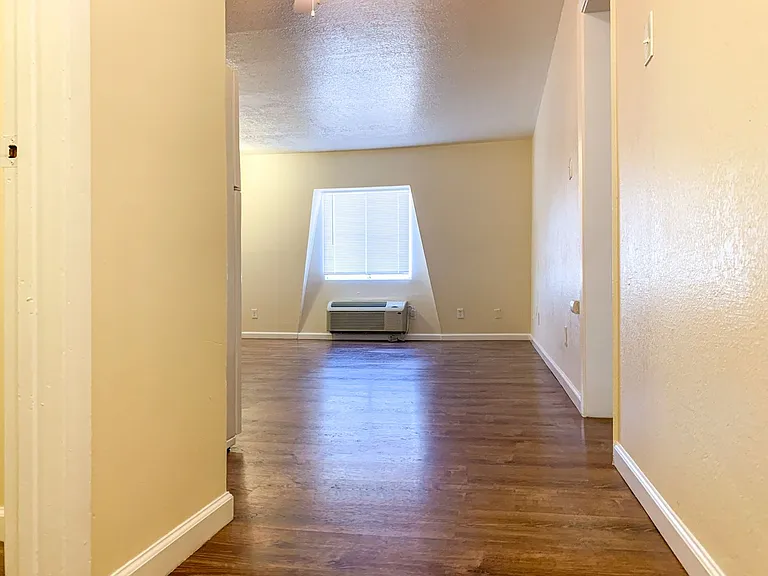 MOVE IN SPECIAL Studios @ $749.00 — Photo 17
