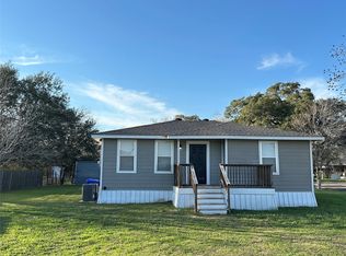 708 Lavaca St, Yoakum, TX 77995