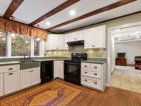 4th image of 7 Beechwood Dr