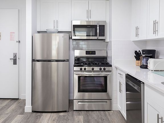 3rd image of 556 3rd Ave APT 1503