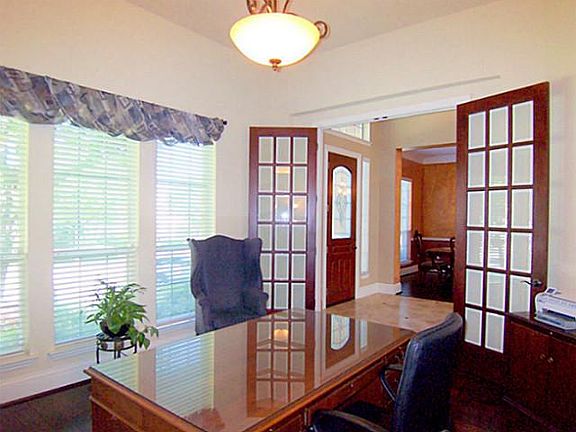 4th image of 7403 Bradford Pear Dr