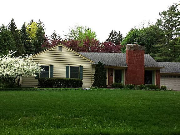 2nd image of 821 Gainsborough Dr