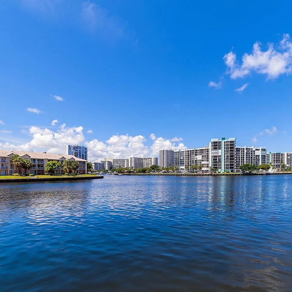 2 bed, 1270 sqft, $3,200 — Photo 3