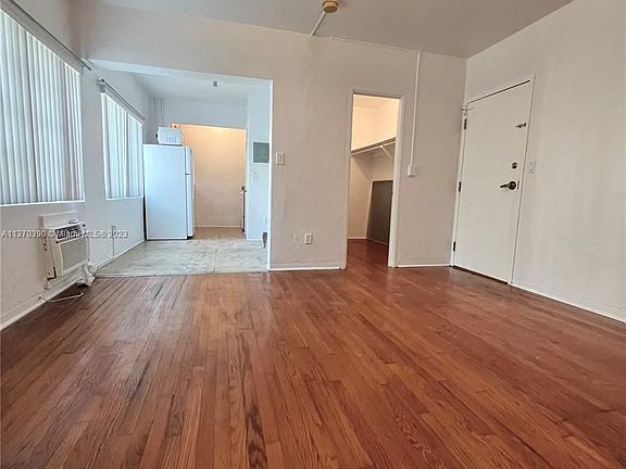 2nd image of 920 Euclid Ave APT 10
