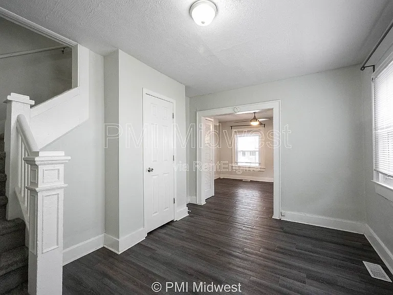 944 E Minnesota St — Photo 10
