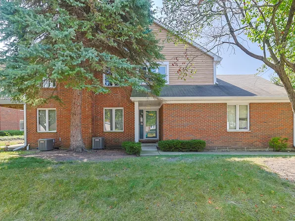 1649 N Courtland Dr, Arlington Heights, IL 60004