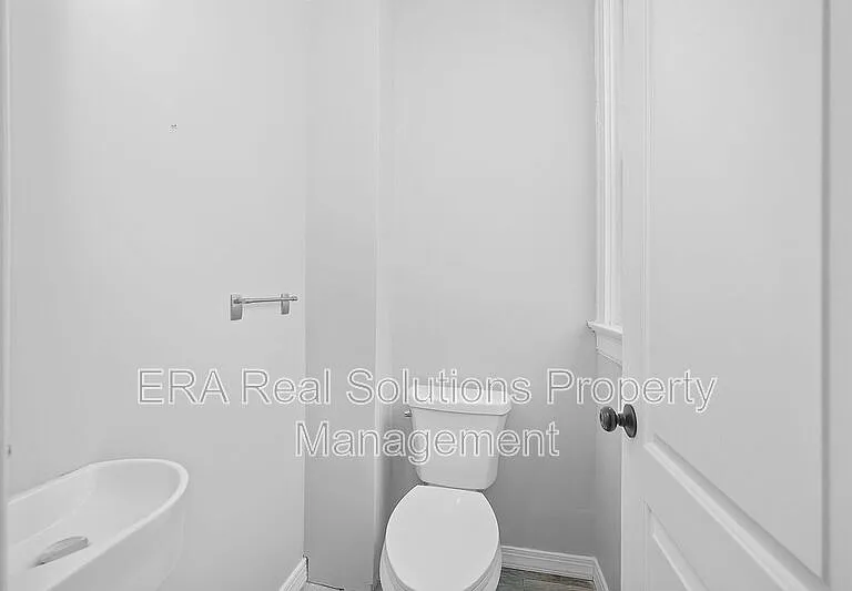 421 Dorchester Ave — Photo 2