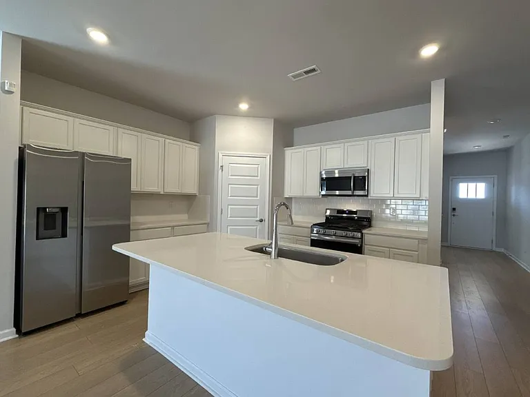 280 Shangrila Way — Photo 4