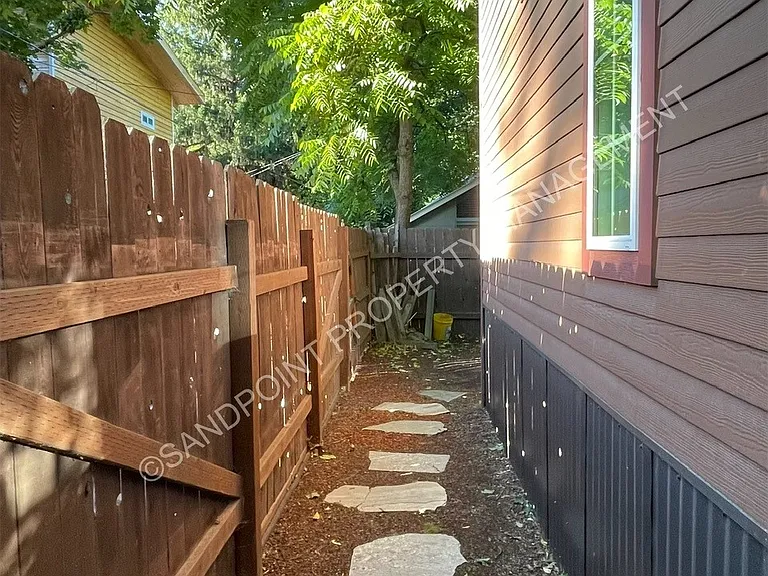 612 Poplar St #1 — Photo 9