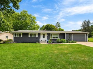 553 East Dr, Marshall, MI 49068