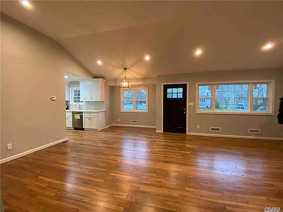 2nd image of 44 Dartmouth Dr