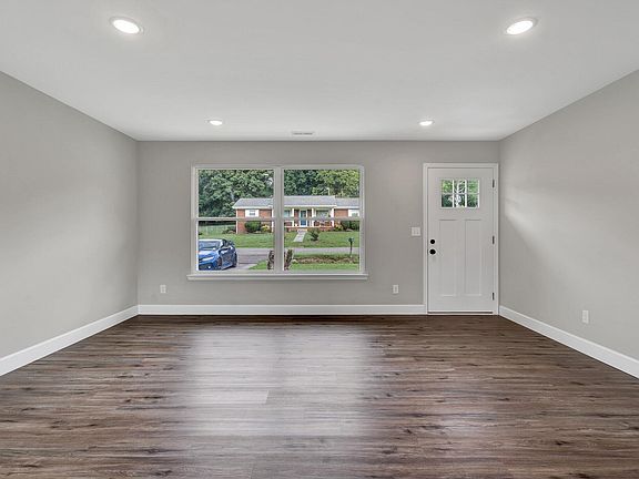3rd image of 255 Sara Dr SE