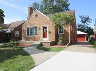 20497 Lochmoor St, Harper Woods, MI