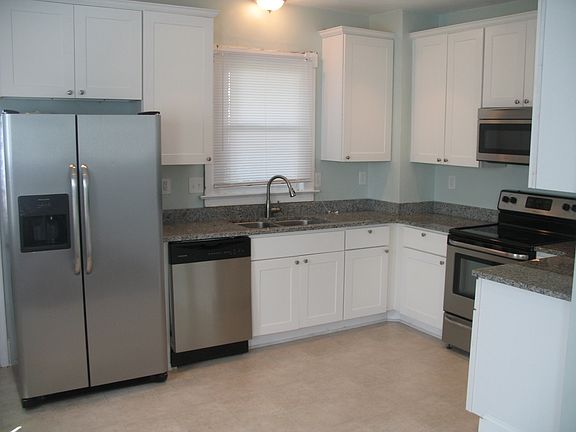 2nd image of 250 Lucile Ave