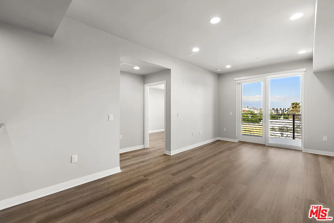 1 bed, 1.0 bath, 698 sqft, $3,995 — Photo 3