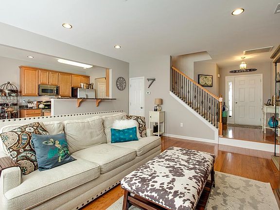 5th image of 430 Lazy Creek Ln
