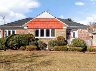 101 Margaret Dr #101, Valley Stream, NY 11580