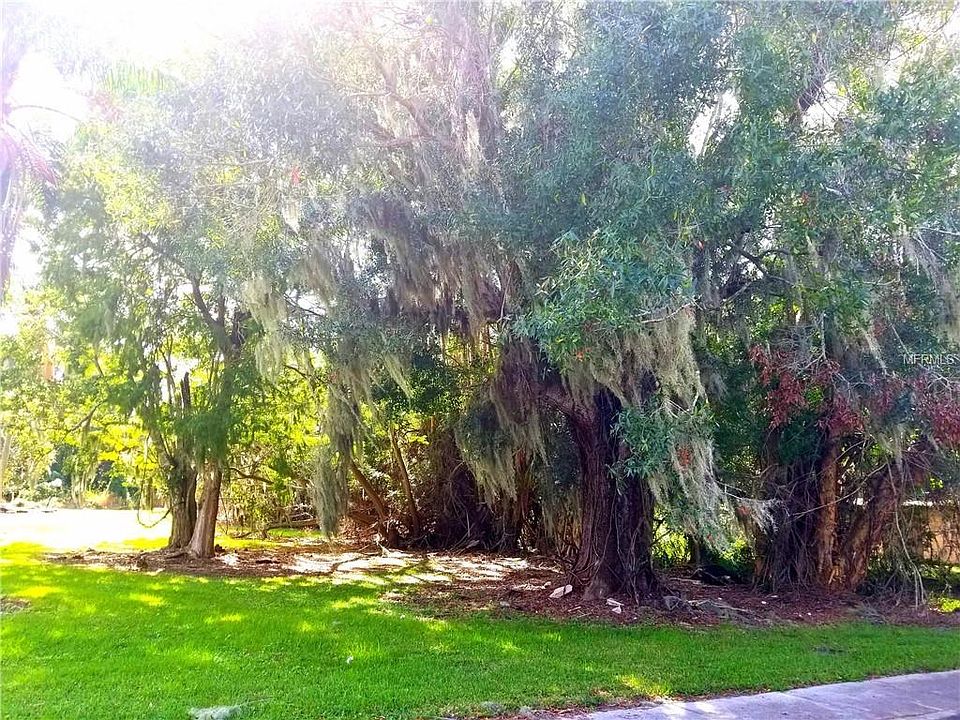 2nd image of 2804 9th Ave E