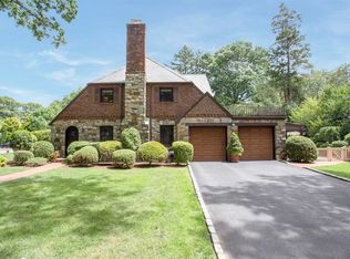 28 Claydon Rd, Garden City, NY 11530
