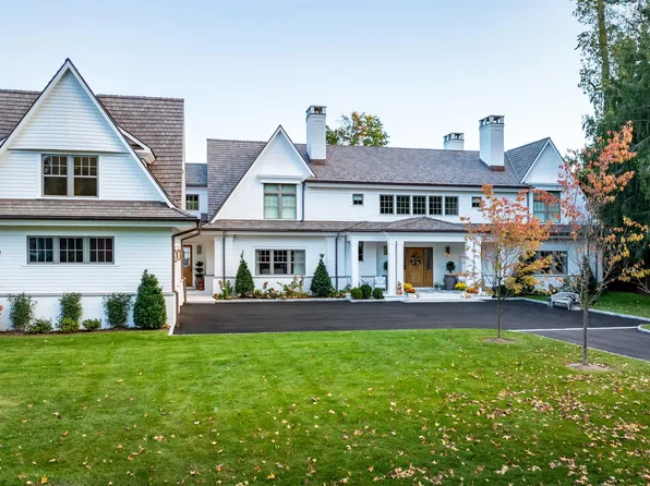 56 Winthrop Dr, Riverside, CT 06878