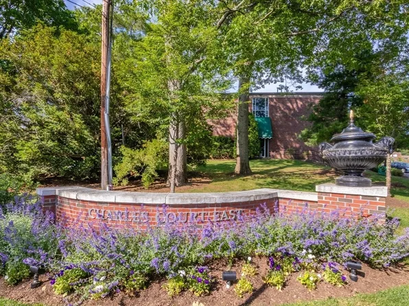 1202 Greendale Ave APT 124, Needham, MA 02492