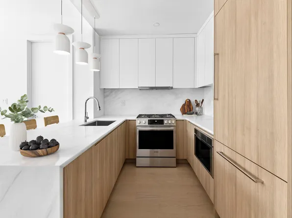 184 Hawthorne Street image 2 of 11